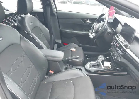 2021 Kia Forte Gt-Line z USA, uszkodzony, nr VIN 3KPF34AD4ME405107